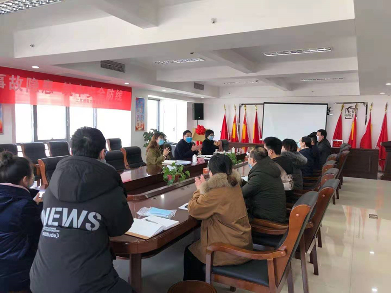 集團(tuán)考核組對(duì)綠陽(yáng)板塊進(jìn)行2020年度年終考核.jpg