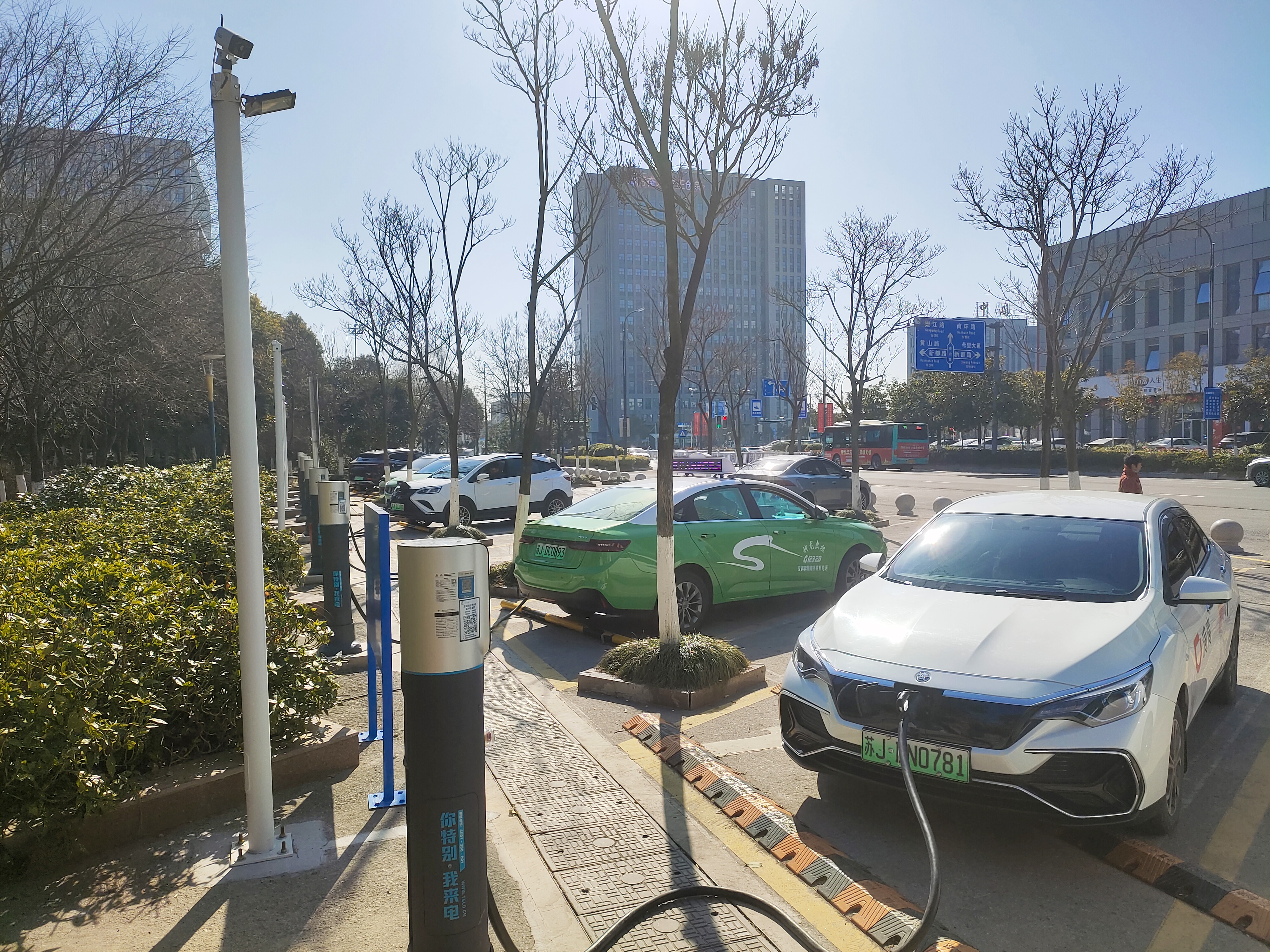 特來電充電樁.jpg
