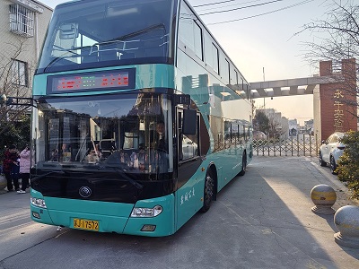 車輛放學(xué)后停靠在永豐實驗學(xué)校門口.jpg