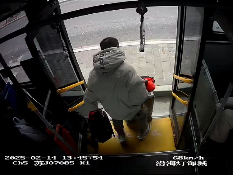 7-失主陳先生到站下車(chē).jpg